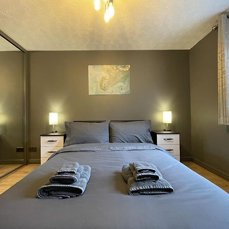 No24 - 2-Bed Boutique Apartment - Hosted By Hutch Lifestyle レミントンスパー エクステリア 写真