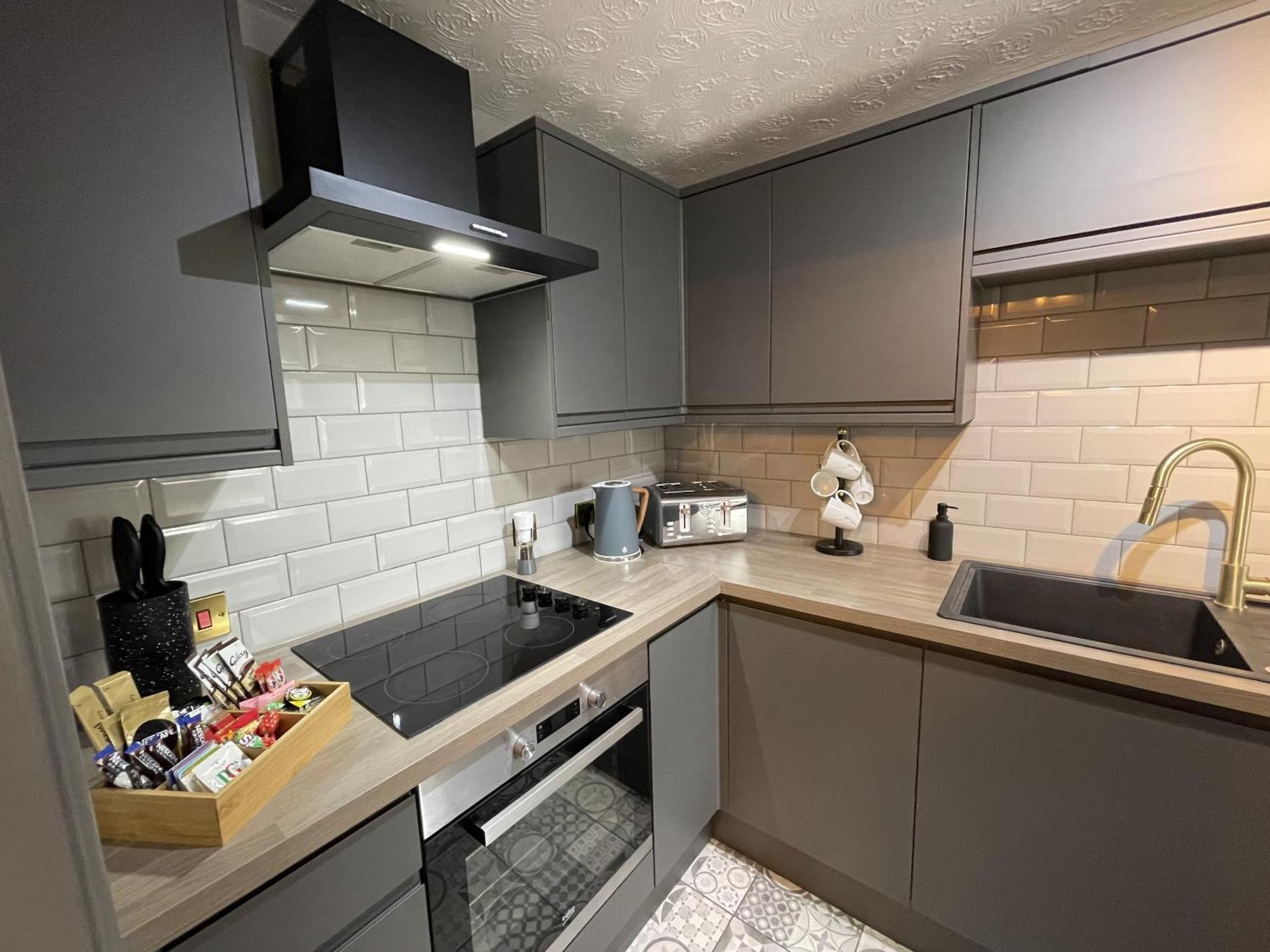 No24 - 2-Bed Boutique Apartment - Hosted By Hutch Lifestyle レミントンスパー エクステリア 写真