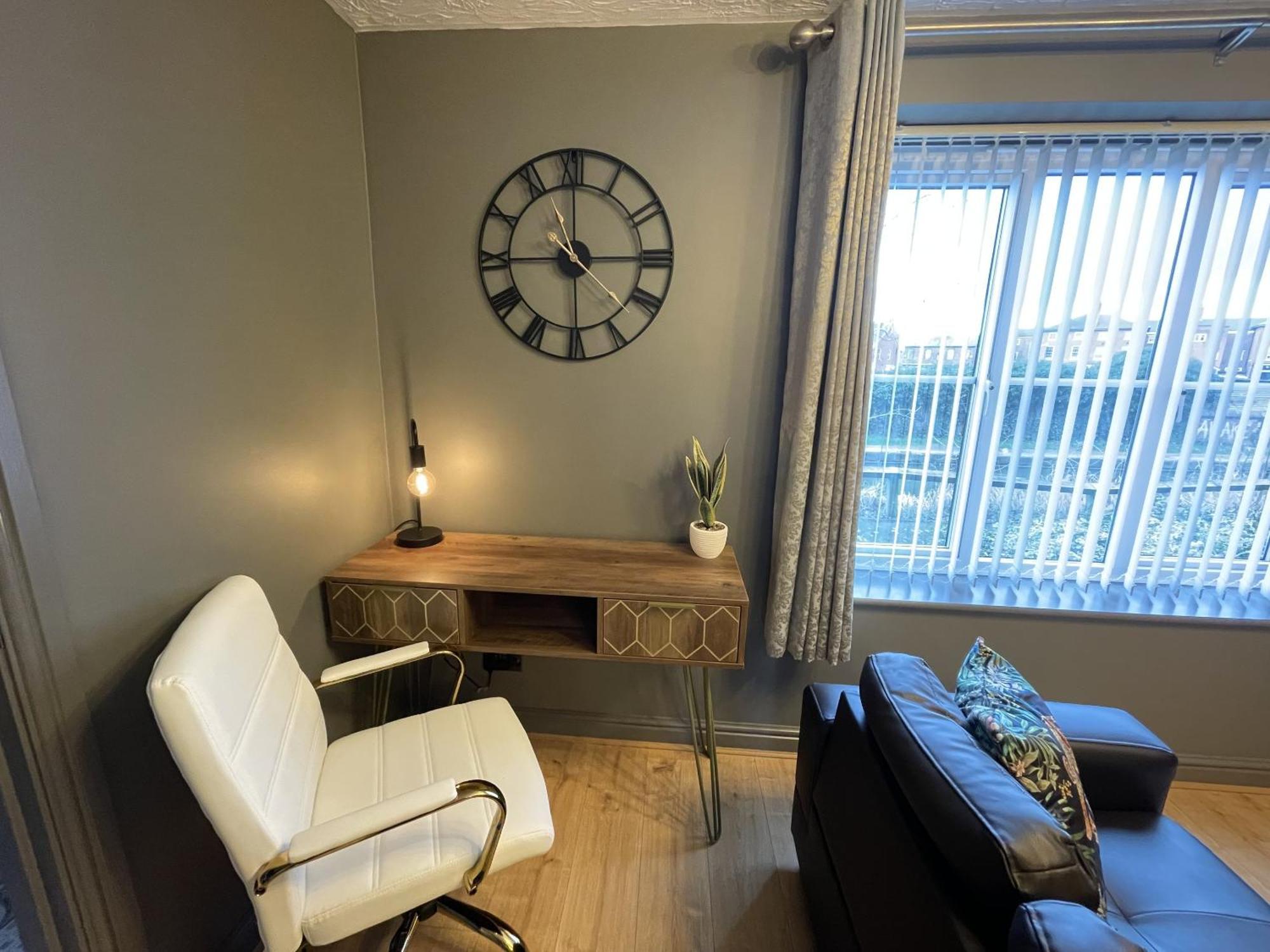 No24 - 2-Bed Boutique Apartment - Hosted By Hutch Lifestyle レミントンスパー エクステリア 写真